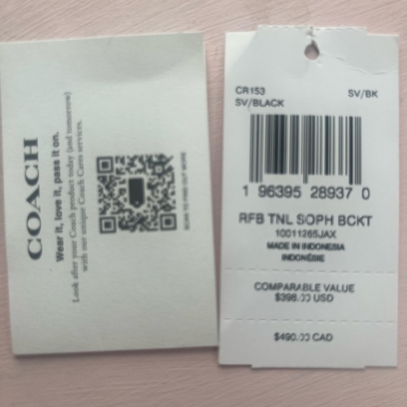 Coach Sophie Bucket bag with adjustable strap and magnet closure.Never worn. - Picture 6 of 6